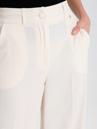 Pantaloni Fluidi a Palazzo Avorio