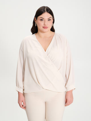 Blusa Curvy Asimmetrica con Bottoni